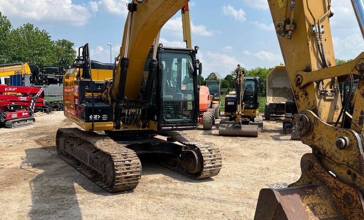 CAT 323E